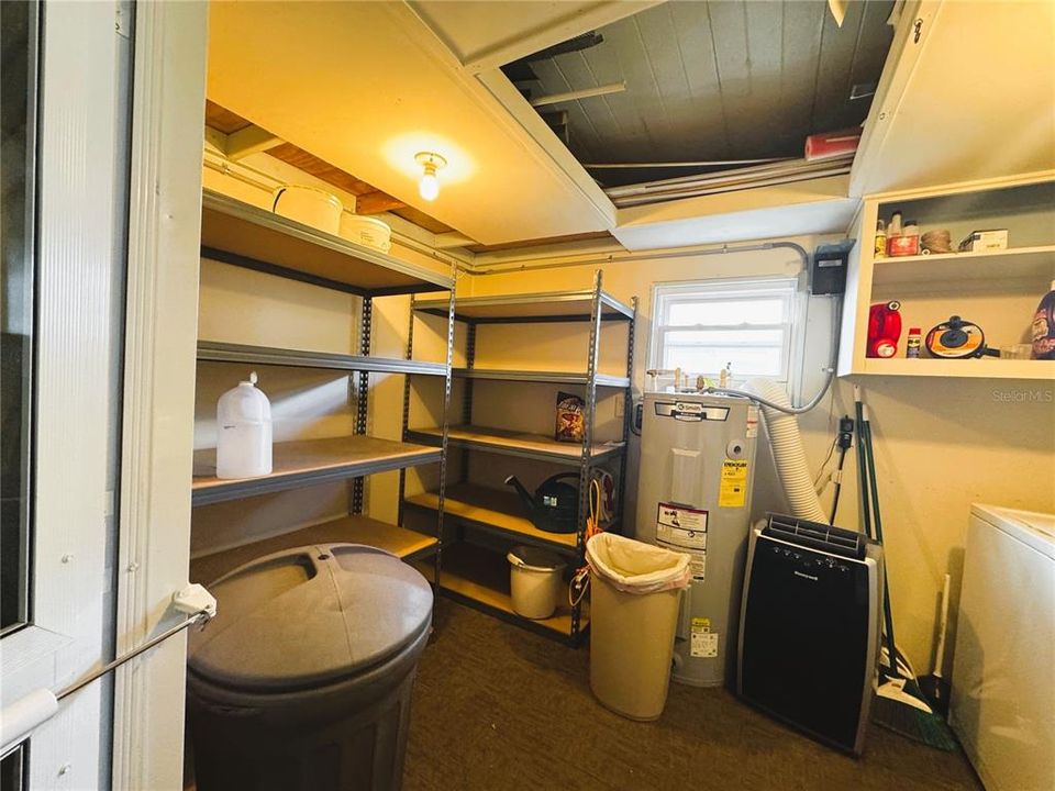 合同活跃: $169,900 (2 贝兹, 2 浴室, 1380 平方英尺)