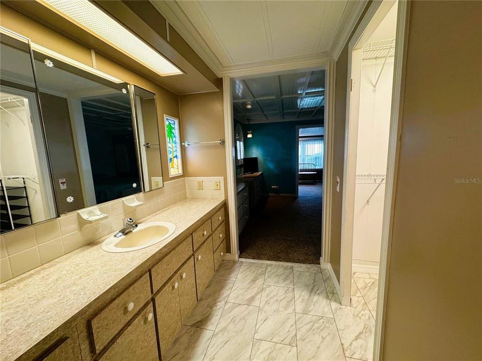 合同活跃: $169,900 (2 贝兹, 2 浴室, 1380 平方英尺)