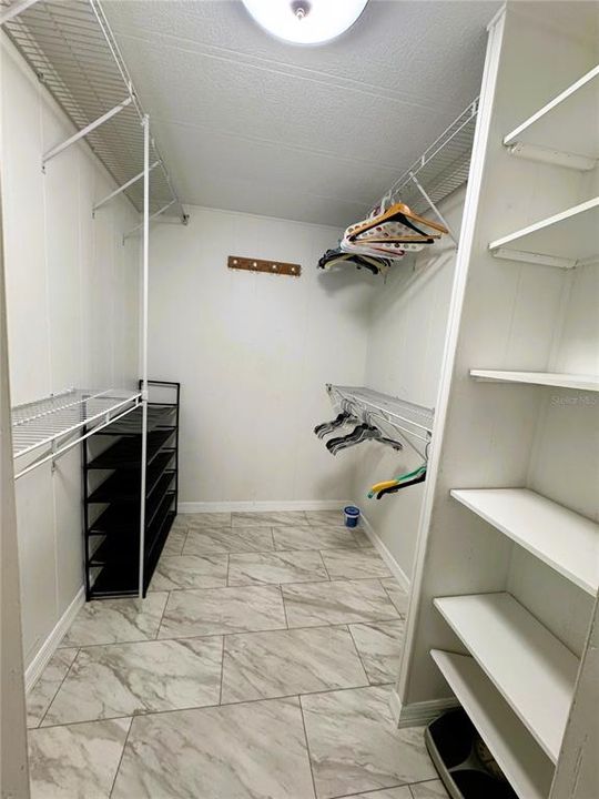 合同活跃: $169,900 (2 贝兹, 2 浴室, 1380 平方英尺)