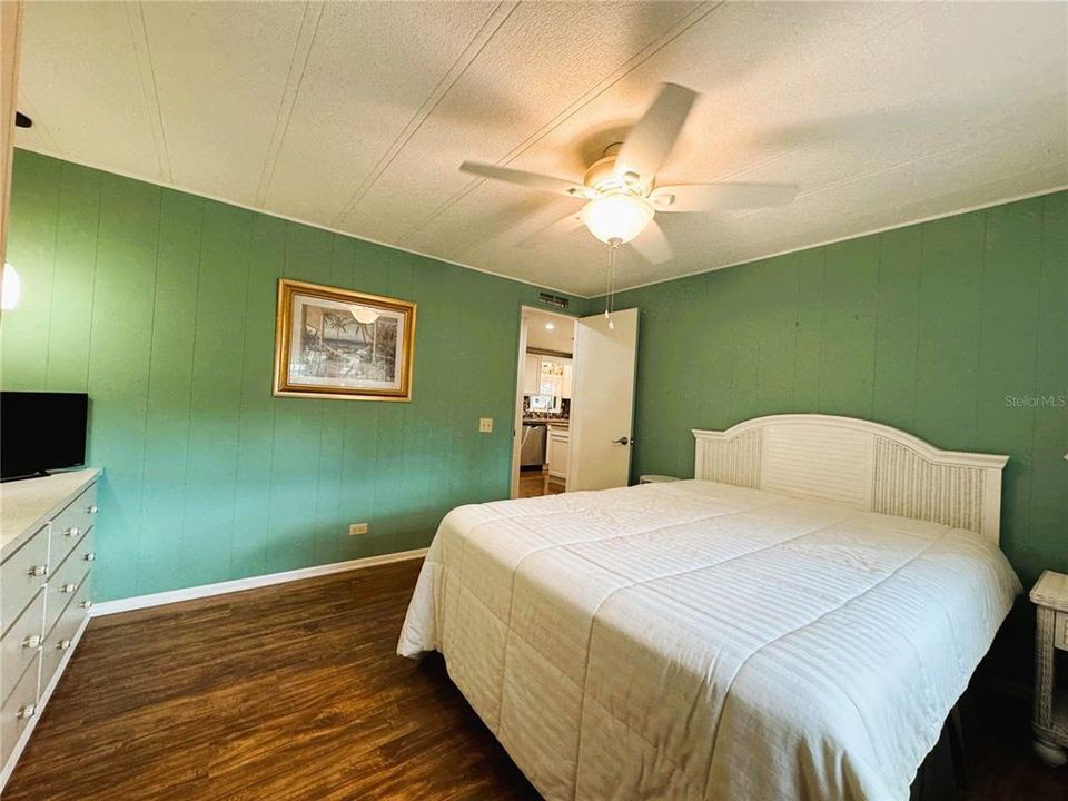 合同活跃: $169,900 (2 贝兹, 2 浴室, 1380 平方英尺)