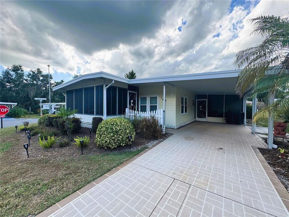 合同活跃: $169,900 (2 贝兹, 2 浴室, 1380 平方英尺)