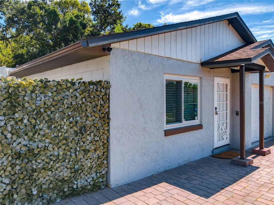 Active With Contract: $252,624 (3 beds, 2 baths, 1088 Square Feet)