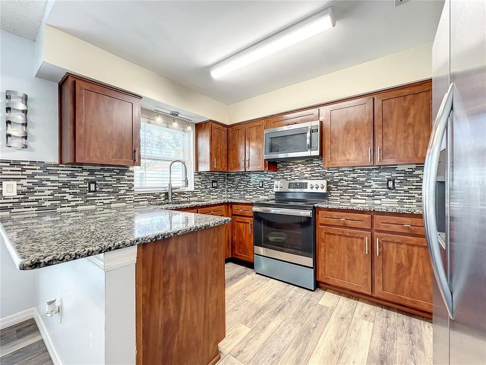 Active With Contract: $252,624 (3 beds, 2 baths, 1088 Square Feet)