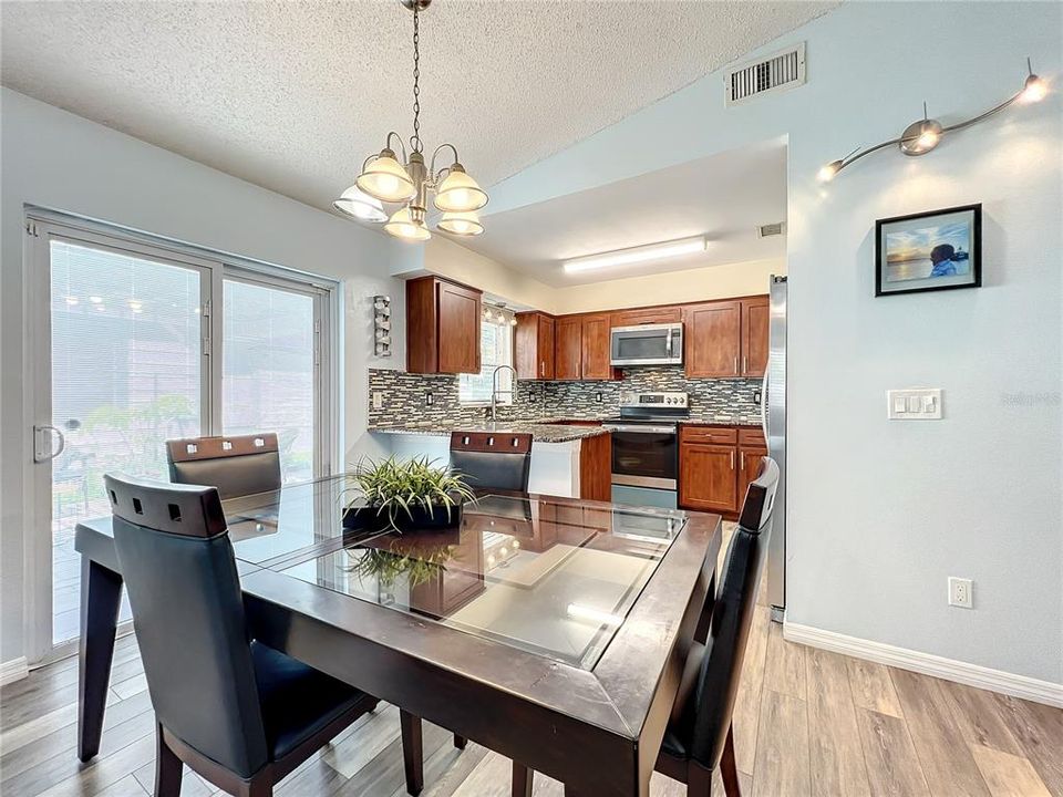 Active With Contract: $252,624 (3 beds, 2 baths, 1088 Square Feet)