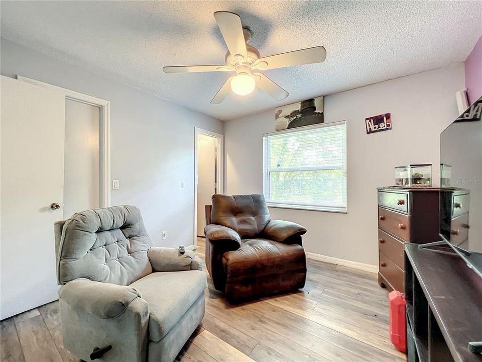 Active With Contract: $252,624 (3 beds, 2 baths, 1088 Square Feet)