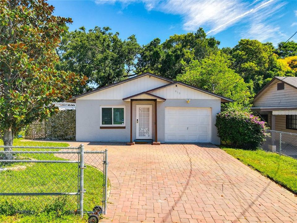 Active With Contract: $252,624 (3 beds, 2 baths, 1088 Square Feet)