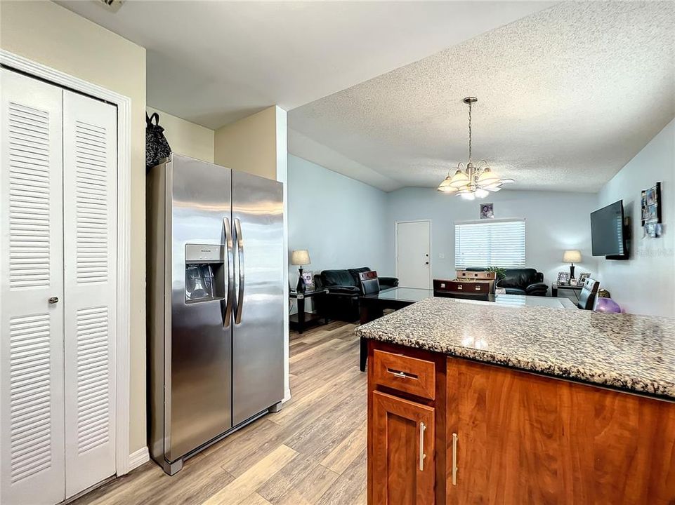 Active With Contract: $252,624 (3 beds, 2 baths, 1088 Square Feet)