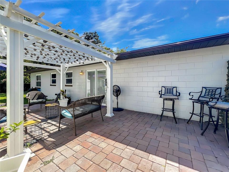 Active With Contract: $252,624 (3 beds, 2 baths, 1088 Square Feet)