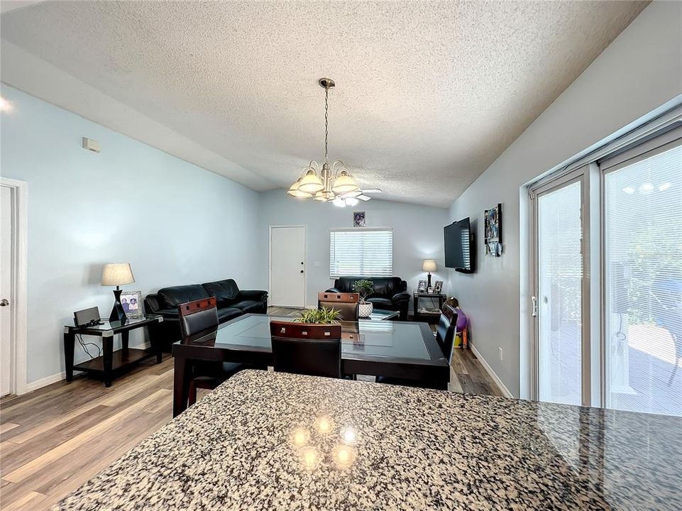 Active With Contract: $252,624 (3 beds, 2 baths, 1088 Square Feet)