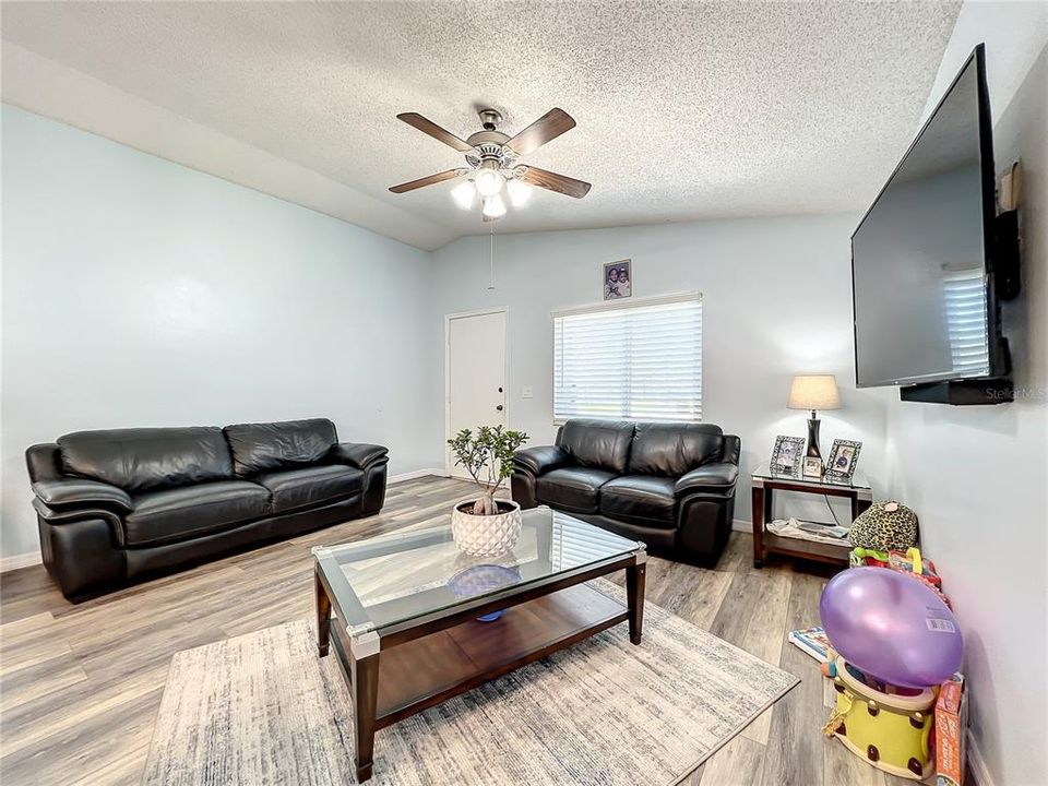 Active With Contract: $252,624 (3 beds, 2 baths, 1088 Square Feet)