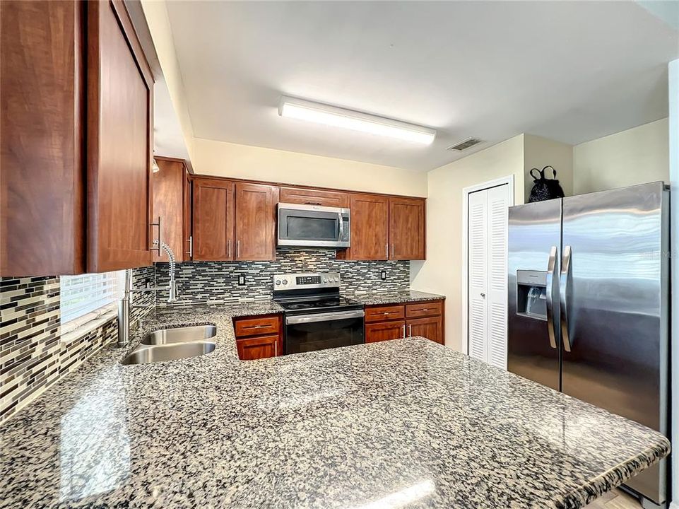 Active With Contract: $252,624 (3 beds, 2 baths, 1088 Square Feet)