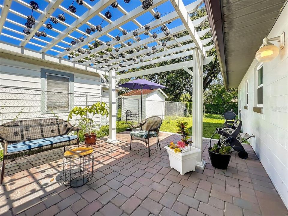 Active With Contract: $252,624 (3 beds, 2 baths, 1088 Square Feet)