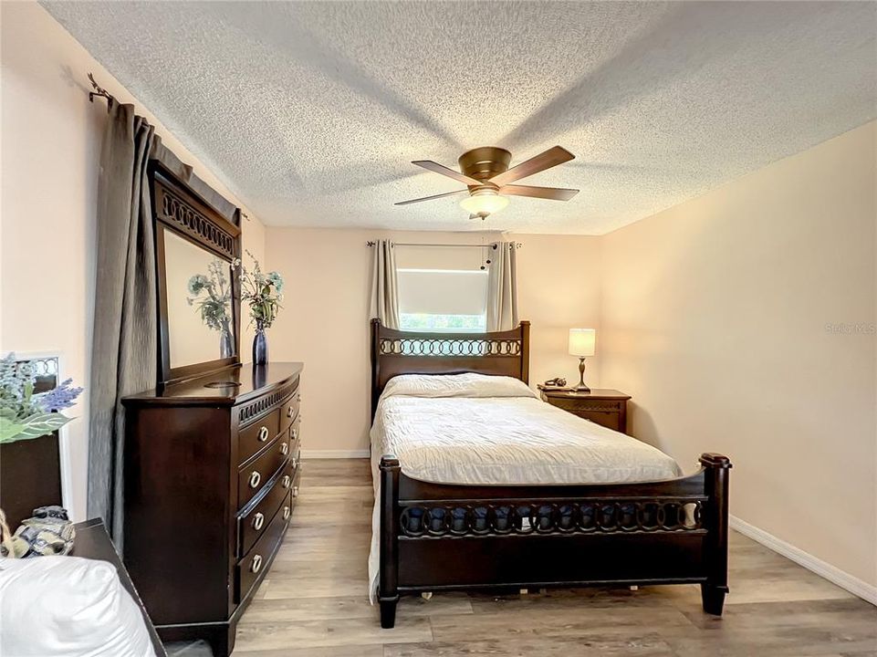 Active With Contract: $252,624 (3 beds, 2 baths, 1088 Square Feet)