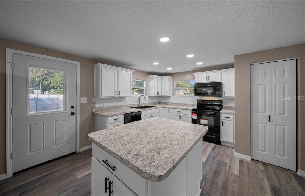 For Sale: $210,000 (3 beds, 2 baths, 1750 Square Feet)