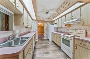 For Sale: $367,000 (2 beds, 2 baths, 1732 Square Feet)
