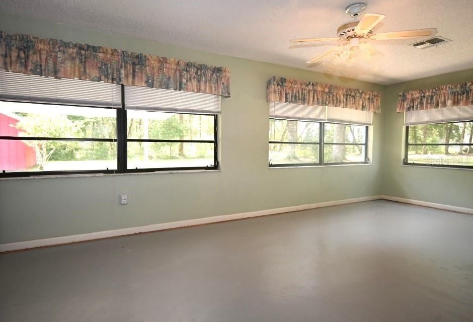 For Sale: $367,000 (2 beds, 2 baths, 1732 Square Feet)