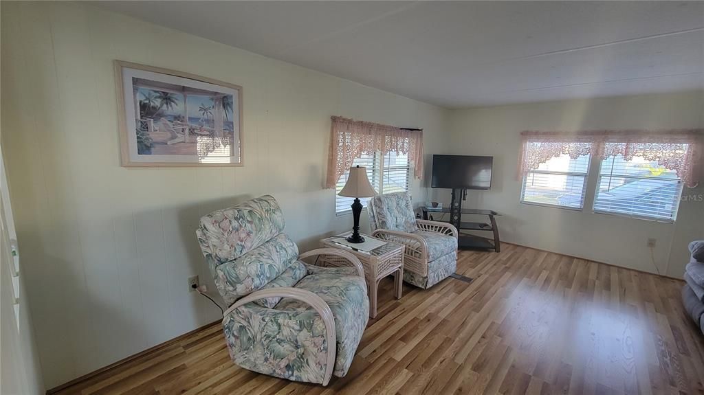 На продажу: $75,900 (1 спален, 1 ванн, 672 Квадратных фут)