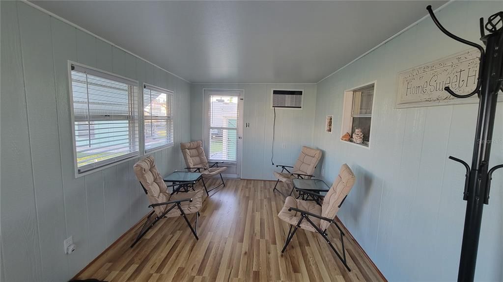 На продажу: $75,900 (1 спален, 1 ванн, 672 Квадратных фут)