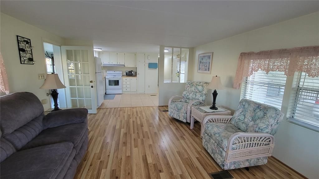 На продажу: $75,900 (1 спален, 1 ванн, 672 Квадратных фут)