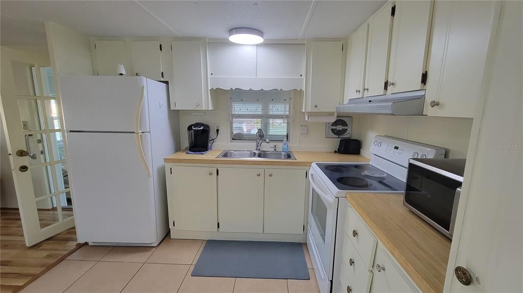 На продажу: $75,900 (1 спален, 1 ванн, 672 Квадратных фут)