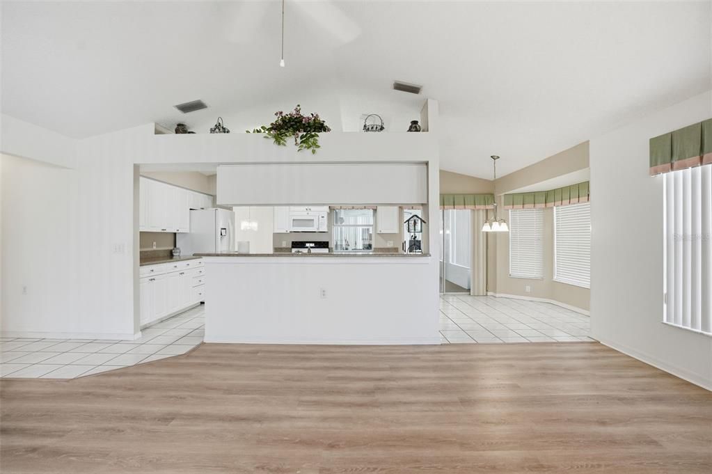 На продажу: $284,500 (2 спален, 2 ванн, 1788 Квадратных фут)