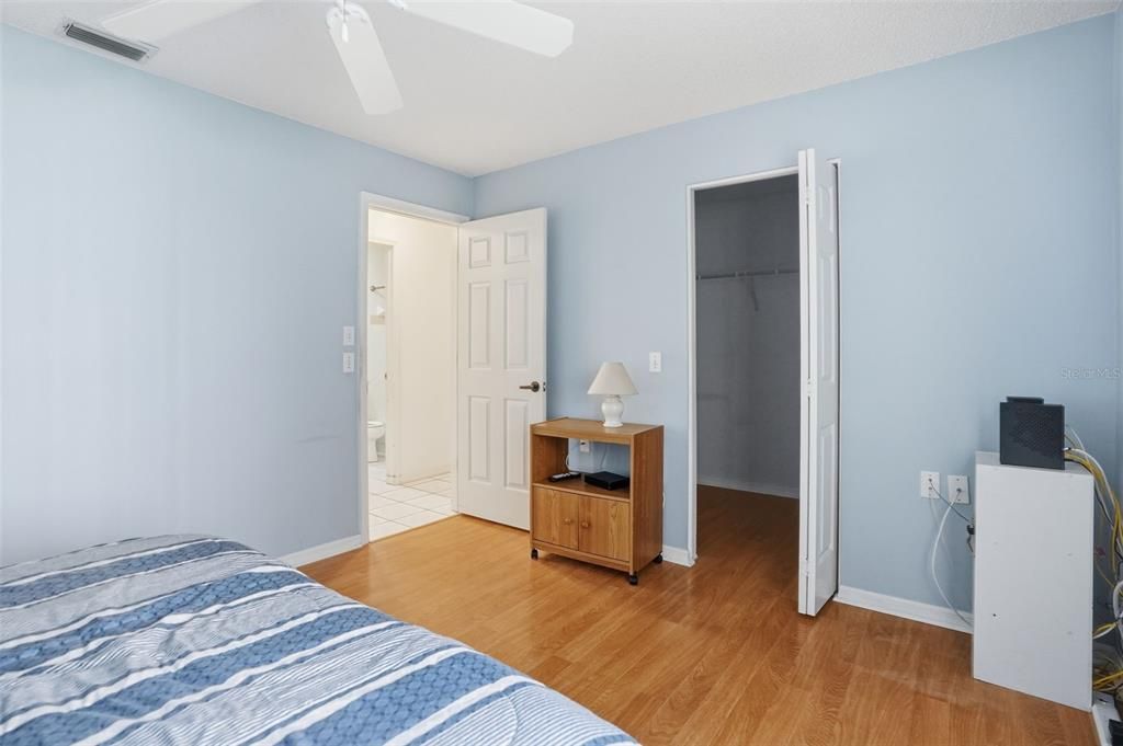 На продажу: $284,500 (2 спален, 2 ванн, 1788 Квадратных фут)