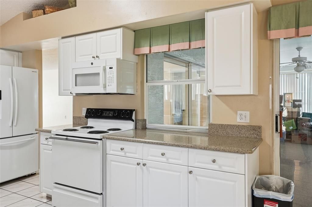 На продажу: $284,500 (2 спален, 2 ванн, 1788 Квадратных фут)