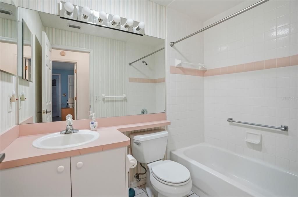 На продажу: $284,500 (2 спален, 2 ванн, 1788 Квадратных фут)