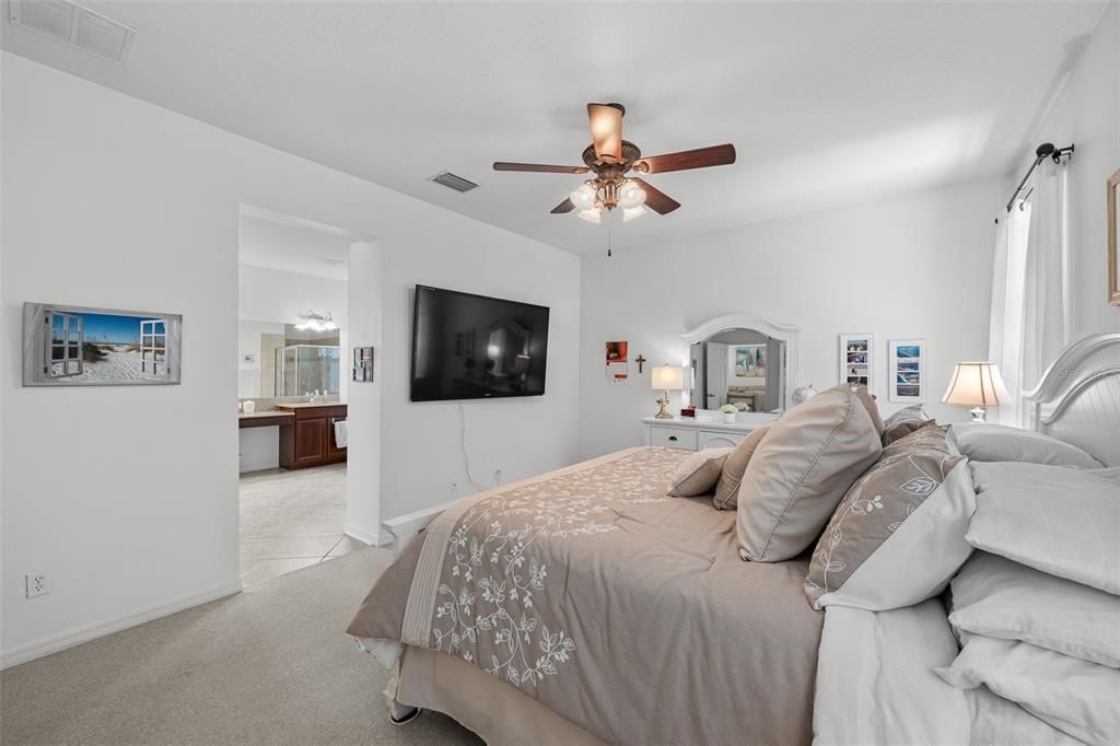 For Sale: $559,000 (3 beds, 2 baths, 2042 Square Feet)