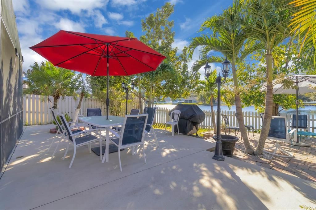 Под контрактом: $2,995 (4 спален, 2 ванн, 2095 Квадратных фут)