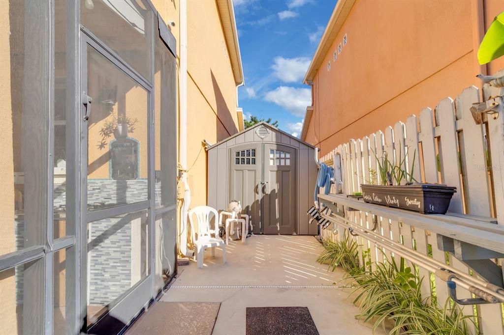 Под контрактом: $2,995 (4 спален, 2 ванн, 2095 Квадратных фут)