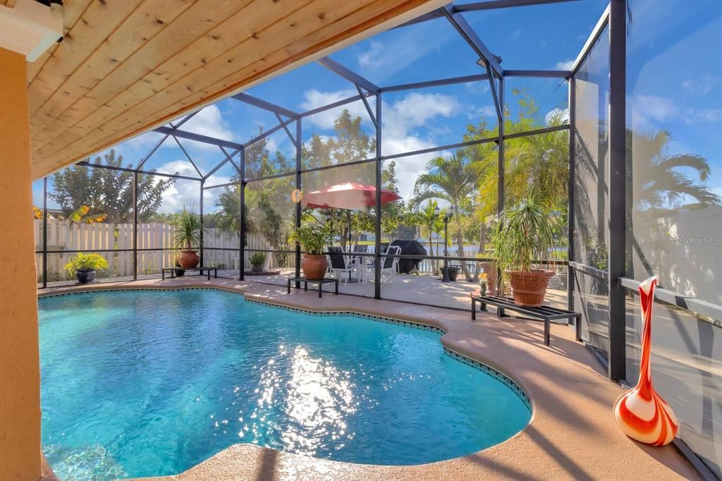 Под контрактом: $2,995 (4 спален, 2 ванн, 2095 Квадратных фут)