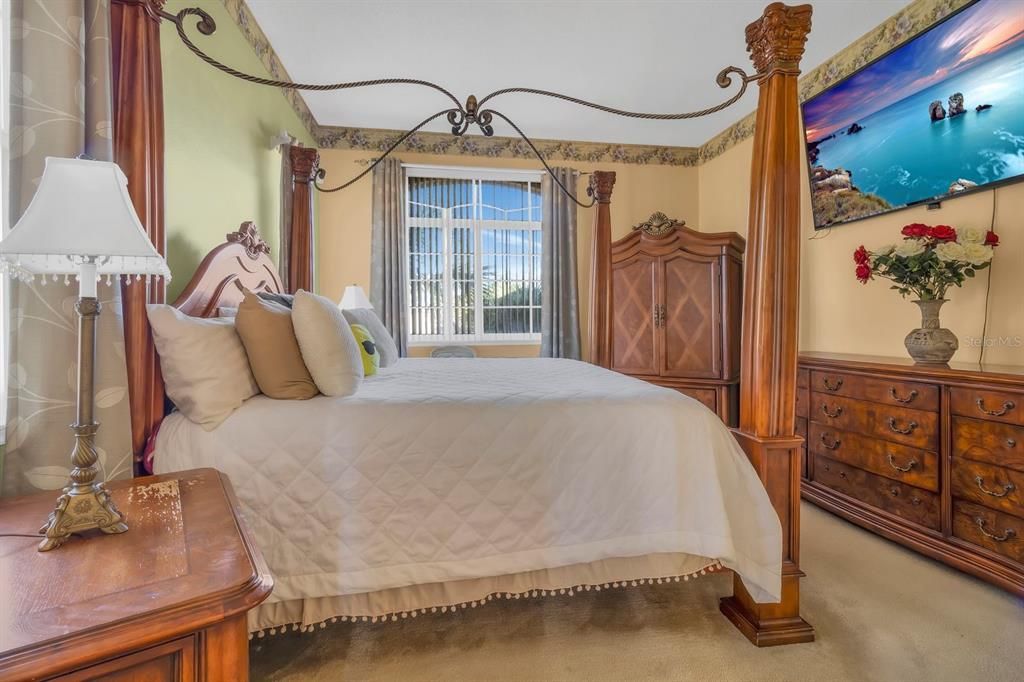 Под контрактом: $2,995 (4 спален, 2 ванн, 2095 Квадратных фут)