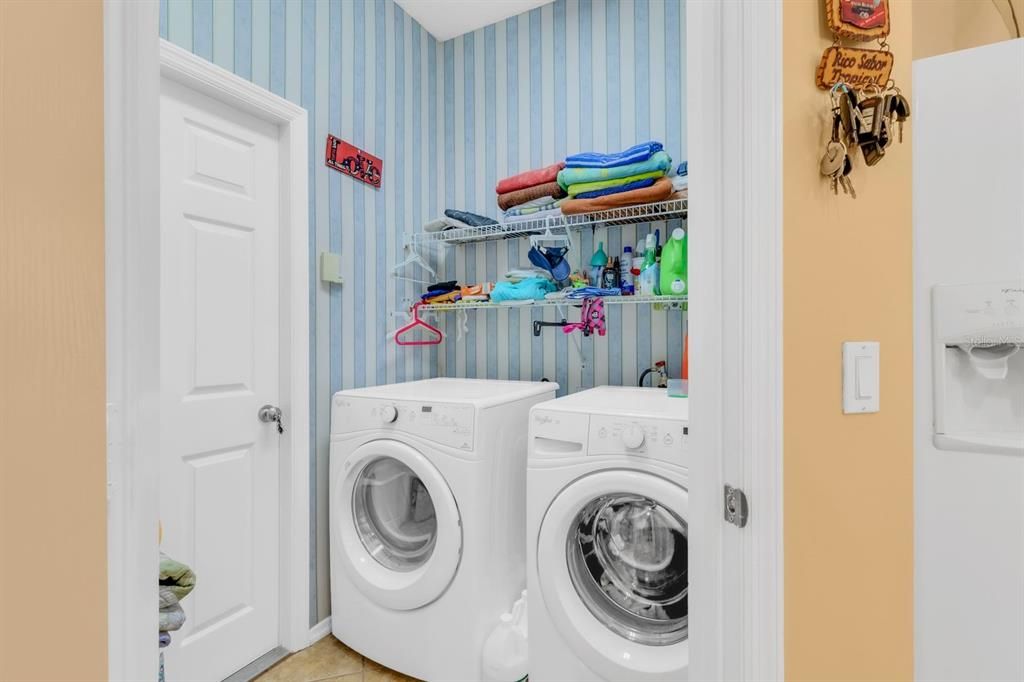 Под контрактом: $2,995 (4 спален, 2 ванн, 2095 Квадратных фут)