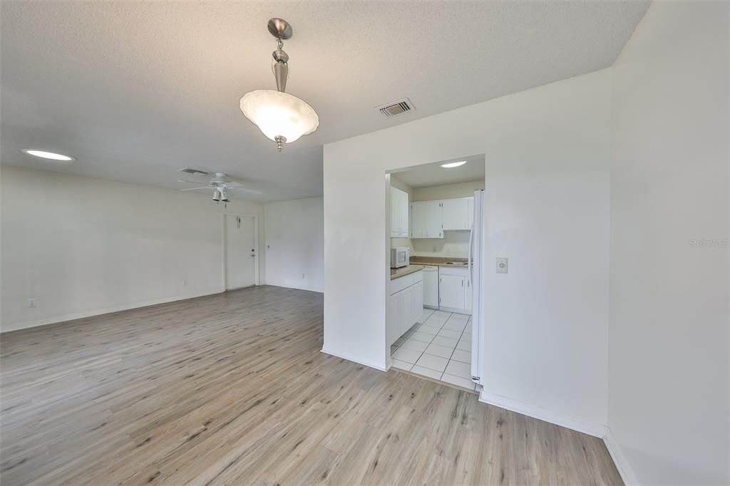 待售: $129,000 (2 贝兹, 2 浴室, 960 平方英尺)