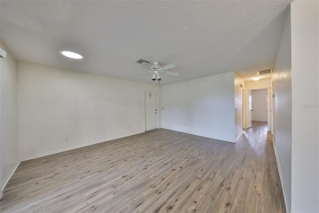 待售: $129,000 (2 贝兹, 2 浴室, 960 平方英尺)