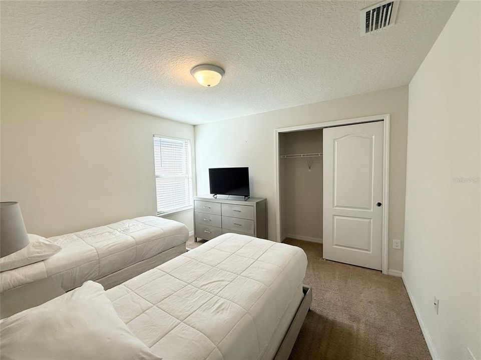 Под контрактом: $639,000 (9 спален, 6 ванн, 4391 Квадратных фут)