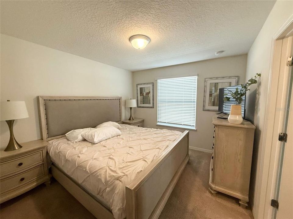 Под контрактом: $639,000 (9 спален, 6 ванн, 4391 Квадратных фут)