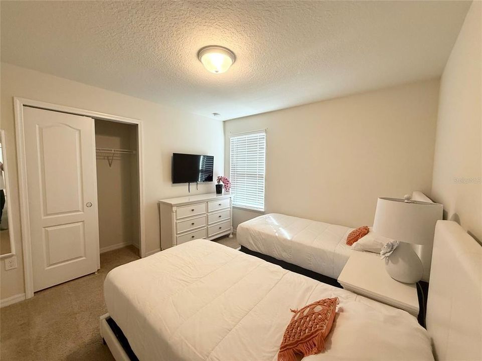 Под контрактом: $639,000 (9 спален, 6 ванн, 4391 Квадратных фут)