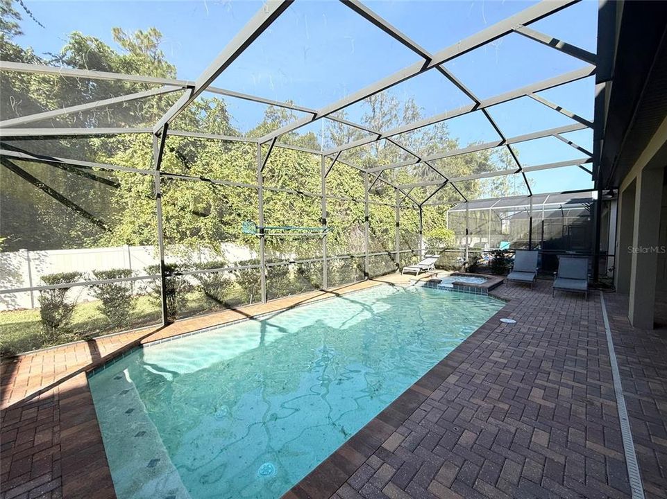 Под контрактом: $639,000 (9 спален, 6 ванн, 4391 Квадратных фут)