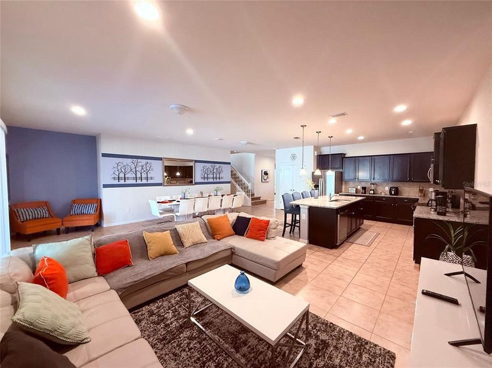 Под контрактом: $639,000 (9 спален, 6 ванн, 4391 Квадратных фут)