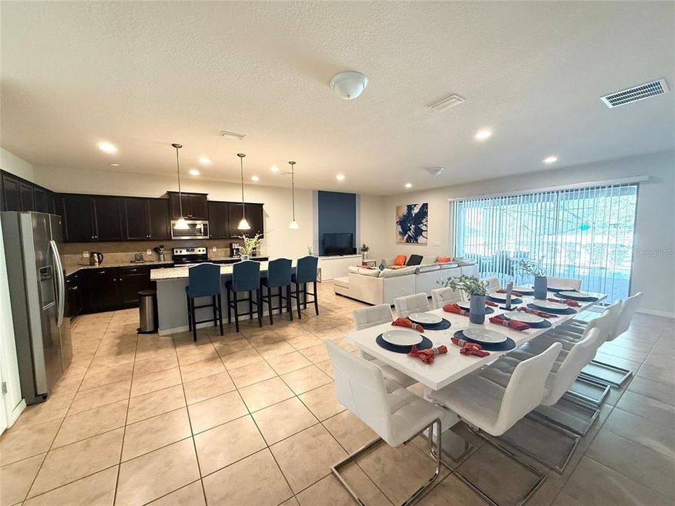 Под контрактом: $639,000 (9 спален, 6 ванн, 4391 Квадратных фут)