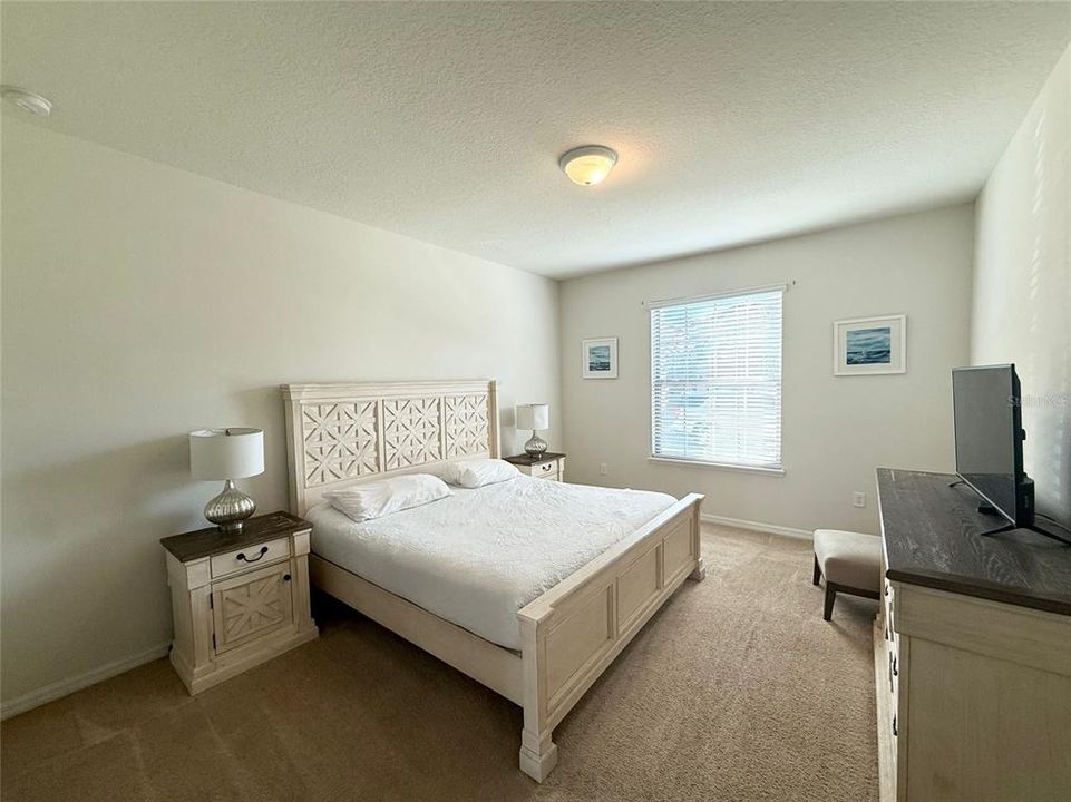 Под контрактом: $639,000 (9 спален, 6 ванн, 4391 Квадратных фут)