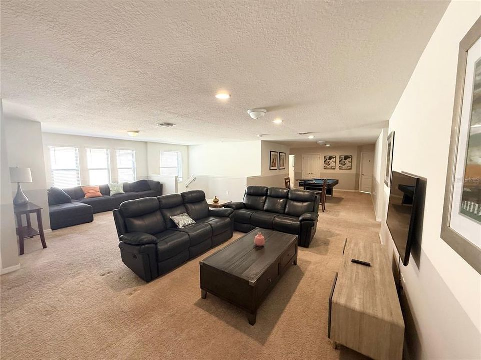 Под контрактом: $639,000 (9 спален, 6 ванн, 4391 Квадратных фут)