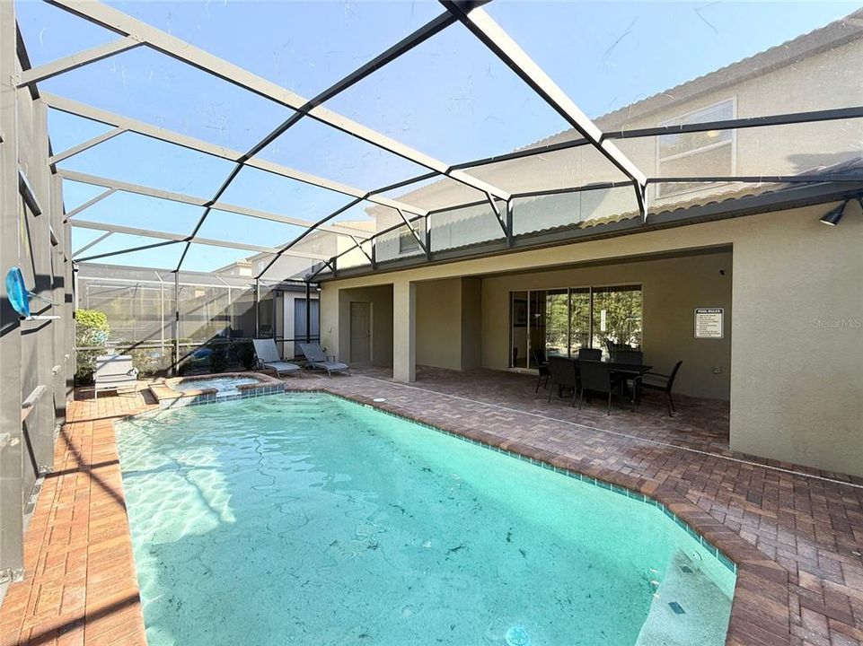 Под контрактом: $639,000 (9 спален, 6 ванн, 4391 Квадратных фут)