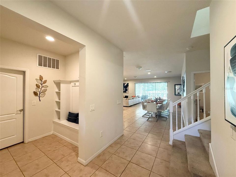 Под контрактом: $639,000 (9 спален, 6 ванн, 4391 Квадратных фут)