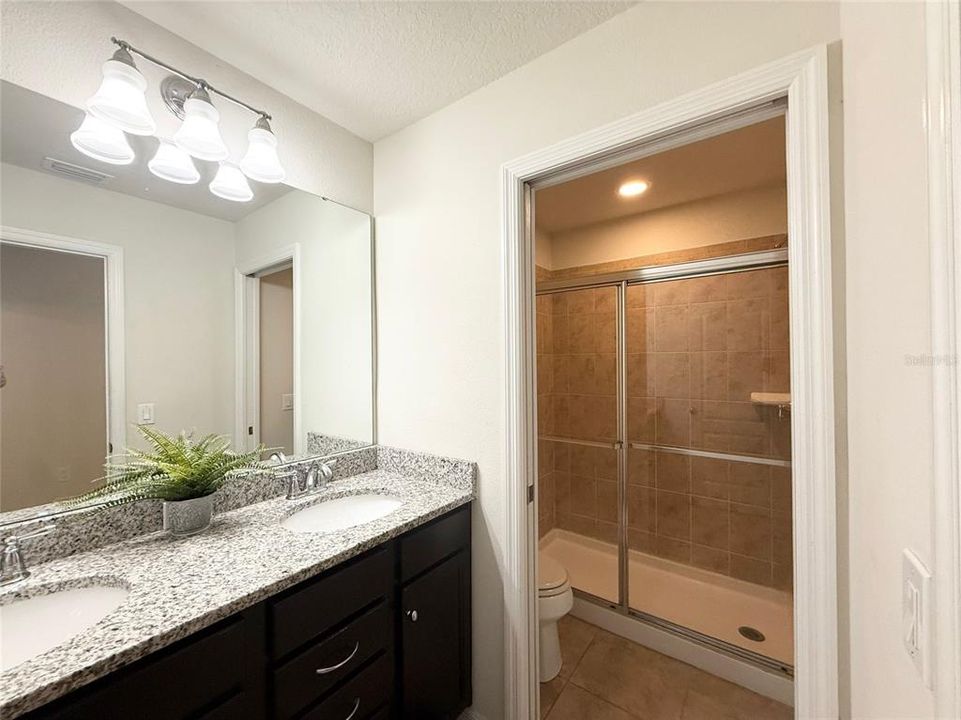 Под контрактом: $639,000 (9 спален, 6 ванн, 4391 Квадратных фут)