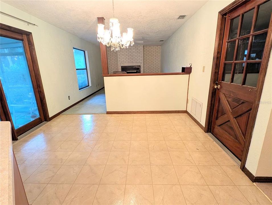 Active With Contract: $239,900 (2 beds, 2 baths, 1589 Square Feet)