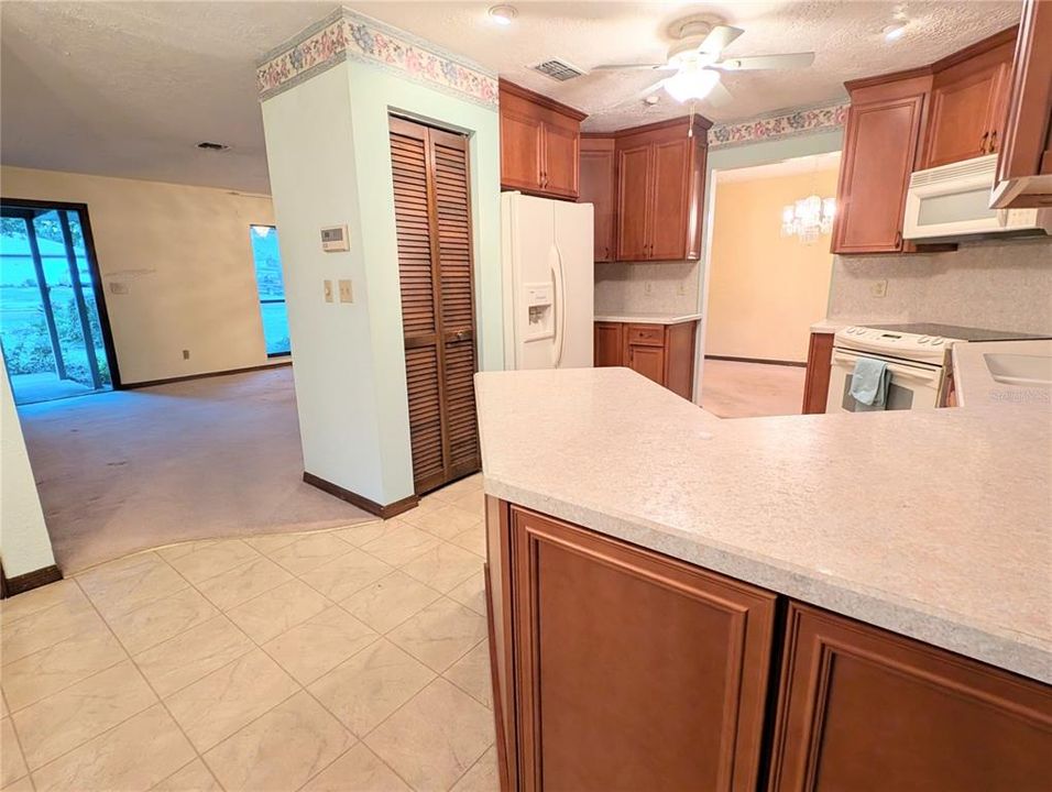 Active With Contract: $239,900 (2 beds, 2 baths, 1589 Square Feet)