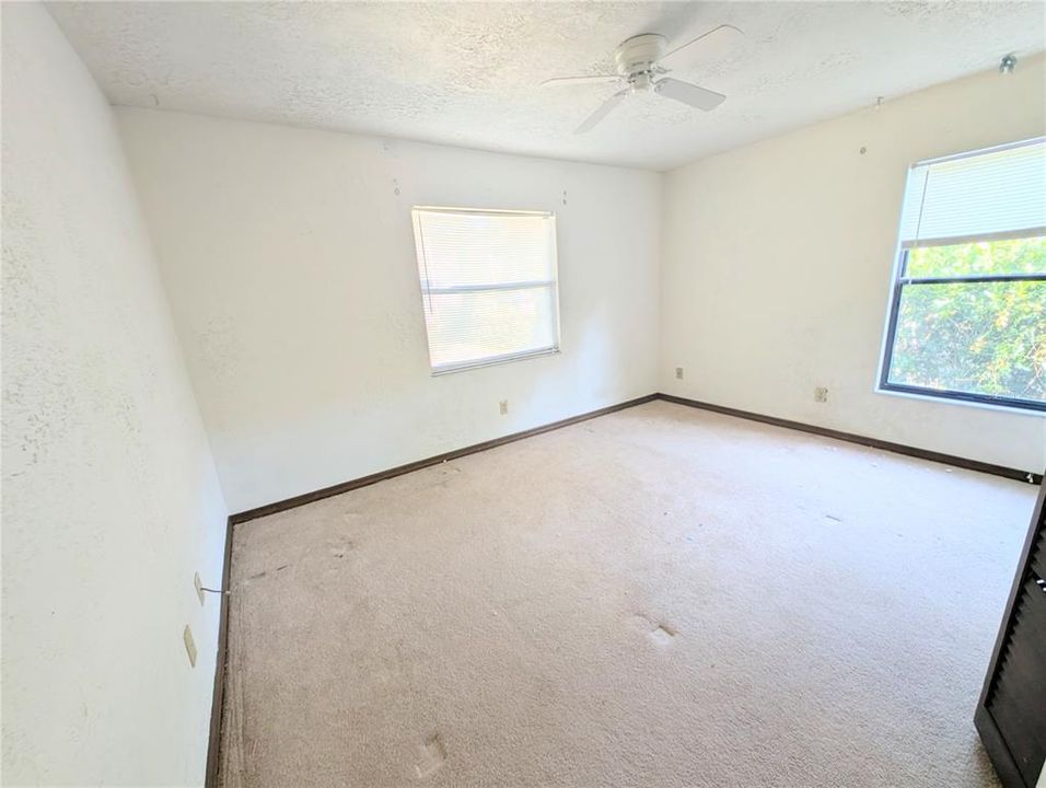 Active With Contract: $239,900 (2 beds, 2 baths, 1589 Square Feet)